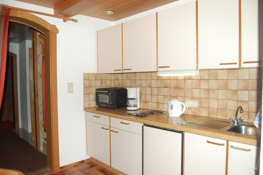 Haus Waldrast Apartment Elbigenalp Room photo